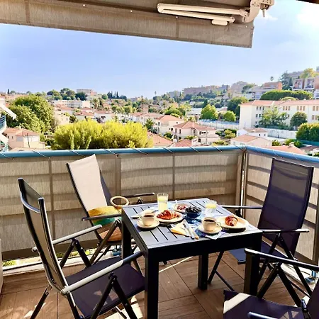 Modern Renovated 1 Bedroom In *