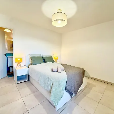 Modern Renovated 1 Bedroom In Apartment Antibes