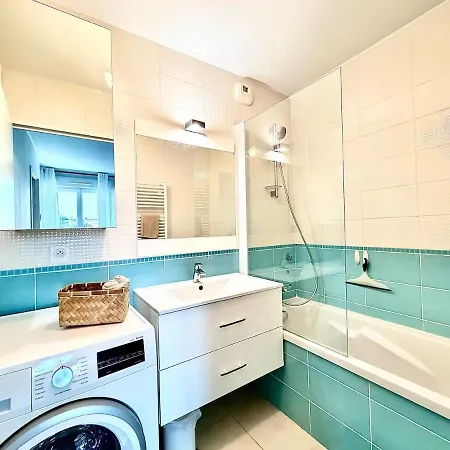 Modern Renovated 1 Bedroom In * Antibes