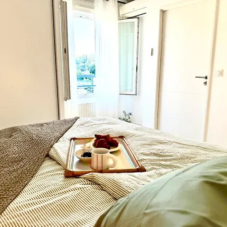Modern Renovated 1 Bedroom In Apartment