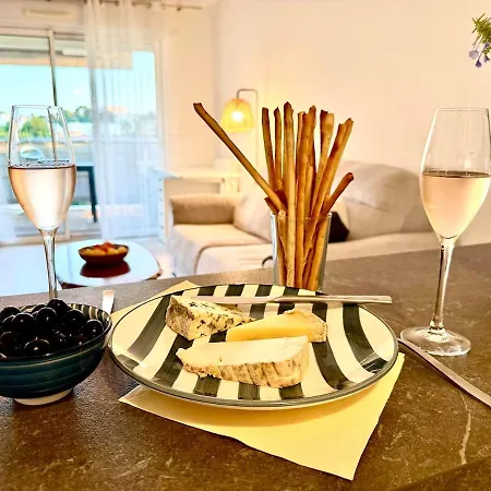 Modern Renovated 1 Bedroom In Apartment *