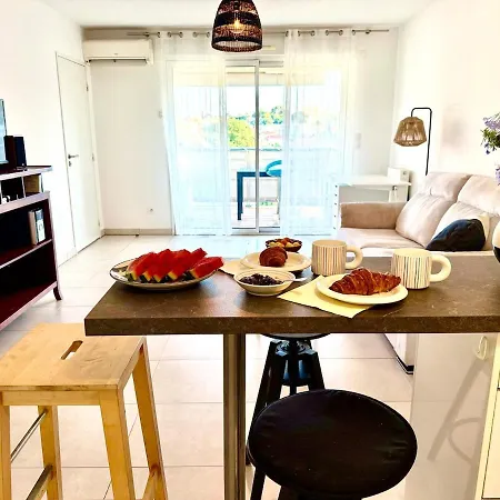 Modern Renovated 1 Bedroom In *