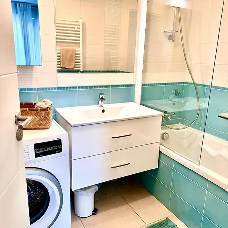 Modern Renovated 1 Bedroom In Apartment Antibes